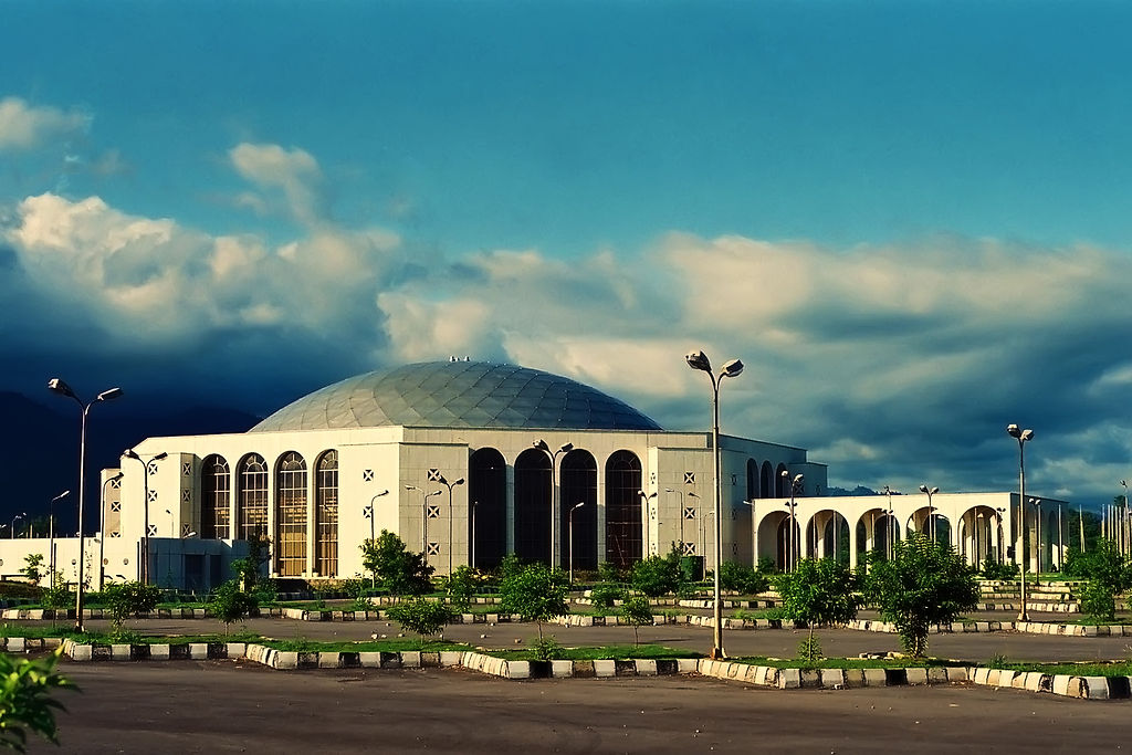 1024px-Jinnah_Convention_Centre,Islamabad_by_Usman_Ghani