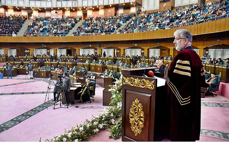APP35-151222
ISLAMABAD: December 15 - Chairman Higher Education Commission Dr. Mukhtar Ahmad addressing during convocation of Capital University of Science and Technology at Jinnah Convention Center. APP/UER/TZD/MOS